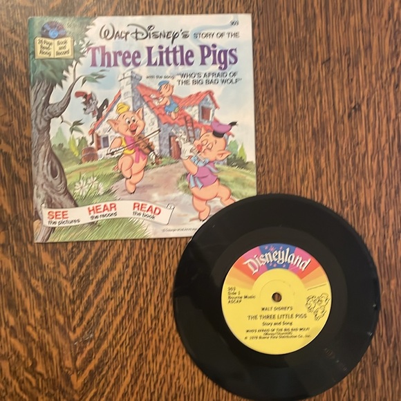 6 Walt Disney’s 24 pg Read-Along Books w/ Records. - Picture 5 of 7